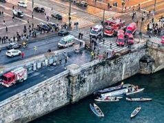 Torino, pullman finisce nel fiume Po in centro città : morto l’autista