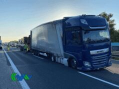 A4, tir perde bobine metalliche: 20 km di coda in autostrada