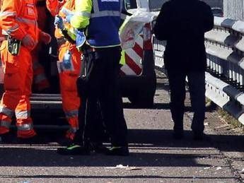 Bologna, furgone piomba su cantiere in tangenziale: un operaio morto e 2 feriti