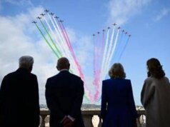 Carlo e Camilla da Mattarella, Frecce Tricolori e Red arrows nel cielo di Roma