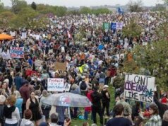 Dazi, proteste anti-Trump in 1200 città Usa: preoccupazione per fondi pensione