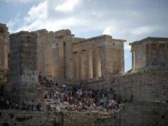 Esplosione ad Atene, scoppia ordigno davanti sede società ferroviaria