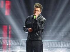 Fedez, il bacio in discoteca: chi è la nuova ragazza misteriosa (la descrizione)