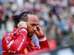 Ferrari, Hamilton furioso a Gedda: non saluta i fan e vola ai box – Video