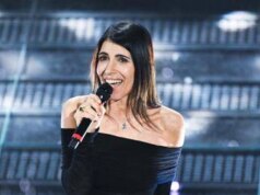 Giorgia, fan la incontra in treno: il regalo e la dedica speciale – Video