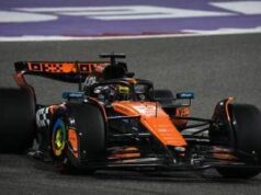 Gp Bahrain, pole Piastri con McLaren e Ferrari insegue: Leclerc terzo, Hamilton solo nono