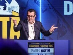 Lega, Salvini acclamato segretario. Ora il Viminale nel mirino: “Sono disponibile”