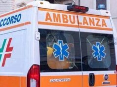 Lucca, muore a 54 anni schiacciato da una lastra di vetro