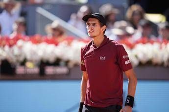 Madrid, il blackout non ferma Arnaldi: Dzmuhur battuto e ottavi conquistati