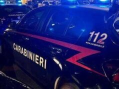 Napoli, in tre sullo scooter si scontrano con due auto: gravi