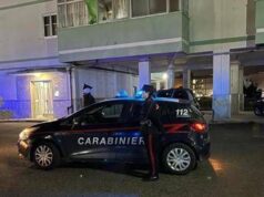 Napoli, martellate alla moglie, poi la caduta dal balcone: morto pensionato