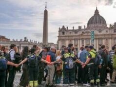 Papa Francesco, San Pietro torna a riempirsi di fedeli per l’omaggio a Bergoglio – Video