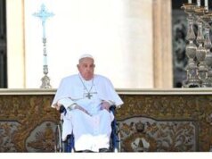 Papa Francesco, Vaticano: “Convalescenza continua, infezione ancora presente in lieve riduzione”