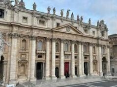 Papa Francesco, da oggi salma a San Pietro: l’omaggio dei fedeli. Sabato i funerali, attese oltre 200mila persone