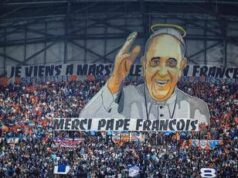 Papa Francesco, l’omaggio del Marsiglia: coreografia da brividi al Velodrome