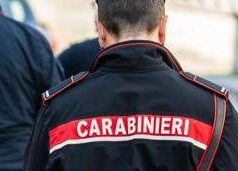 Roma, bimbo di un anno chiuso da solo in auto: intervengono carabinieri