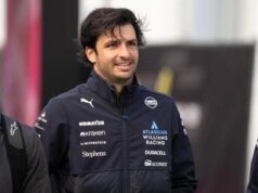Sainz, nostalgia Ferrari? Sbaglia il box a Suzuka e la Williams lo richiama – Video