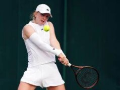 Tennista serve e sviene in campo: paura a Bogotà – Video