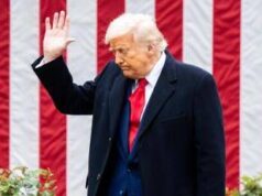 Trump e il terzo mandato da presidente, spuntano magliette e cappellini