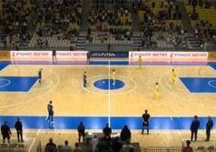 Ucraina, sfida aperta alla Uefa: minuto di silenzio nonostante il divieto – Video