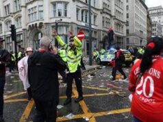 Auto travolge i tifosi alla parata del Liverpool, arrestato un uomo