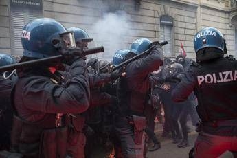 Codici identificativi per agenti di polizia, Piantedosi: “Non accadrà mai”