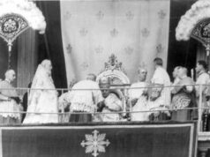 Cos’è l’intronizzazione del Papa, storia di una sacra incoronazione