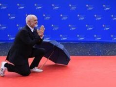 Edi Rama ‘passione sneakers’, al vertice di Tirana le sfoggia ancora