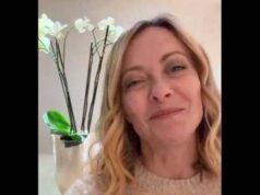 Festa della mamma, il messaggio di Meloni: “Essere madre sfida più straordinaria”