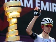 Giro d’Italia, Ayuso si ritira dopo la puntura di un calabrone