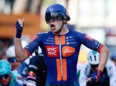 Giro d’Italia, a van Uden la quarta tappa in volata. Pedersen resta in maglia rosa