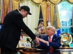 Musk, show per salutare Trump tra occhio nero e t-shirt del Padrino