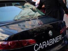 Napoli, a 9 anni guida mini-moto nella zona pedonale: denunciati i genitori