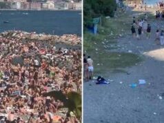 Napoli, assalto alle spiagge: prima la folla, poi i rifiuti – Video