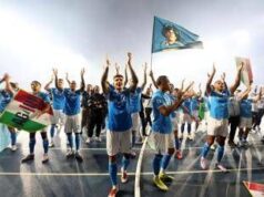 Napoli, telecronista inglese impazzisce per lo scudetto. E parla in napoletano – Video