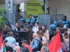 Pro Pal tentano di entrare al Salone del Libro di Torino, tensioni con polizia