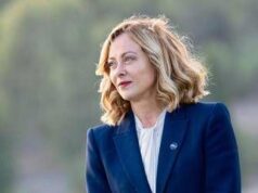 Quirinale, Meloni al ricevimento del 2 giugno: il ‘toc toc’ con Bonelli e i selfie