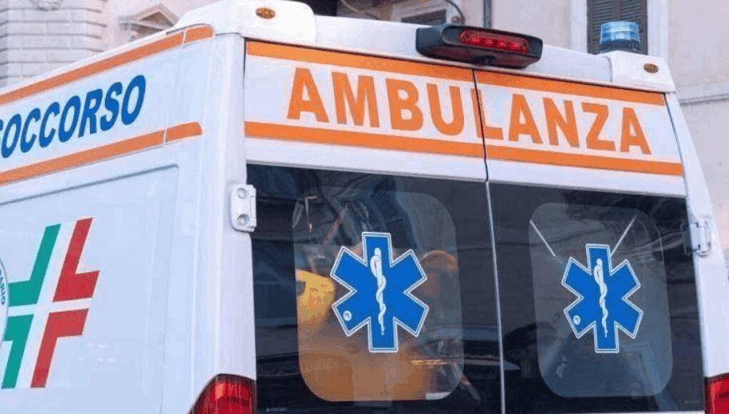 Ragazzino di 12 anni investito da ambulanza a Genova, è grave