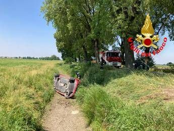 Scontro tra auto e ambulanza nel Lodigiano, 8 feriti: grave un bambino