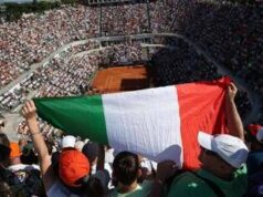 Sinner, un bambino ‘carota’ e un “forza Juve” per Bastoni: cori e cartelloni al Foro