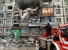 Ucraina, almeno 10 morti nei raid russi. L’esercito di Mosca avanza, evacuazioni a Sumy