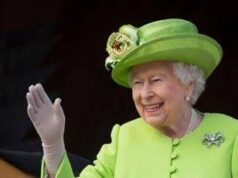 A Elisabetta II piaceva lavare i piatti: lo fece per Cameron e la Thatcher