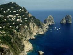 Capri, “vietato disturbare i turisti”: l’ordinanza del sindaco