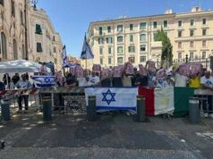 Gaza, davanti alla sinagoga di Roma flashmob in risposta al corteo Propal: “Hamas si arrenda”