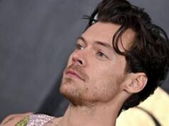 Harry Styles, bacio appassionato con una misteriosa ragazza a Glastonbury