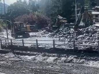 Maltempo, esondazione a Bardonecchia: torna incubo a due anni dall’alluvione. Sindaca: “Restate in casa”