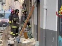 Napoli, esplosione in centro: donna estratta viva dalle macerie