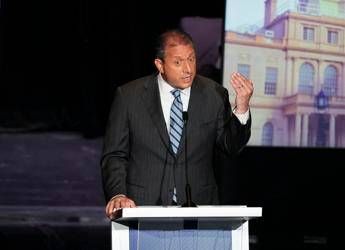 New York, agenti Ice arrestano candidato sindaco democratico