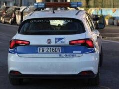 Roma, scontro tra auto e moto: morto motociclista, conducente fugge lasciandolo a terra