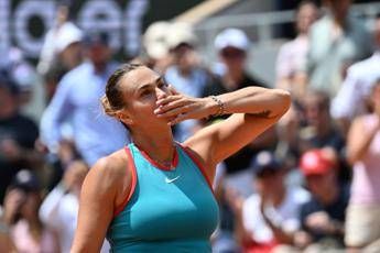 Sabalenka va in finale agli Us Open e pensa a… Kyrgios: “Non vedo l’ora di prenderlo a calci in c…”